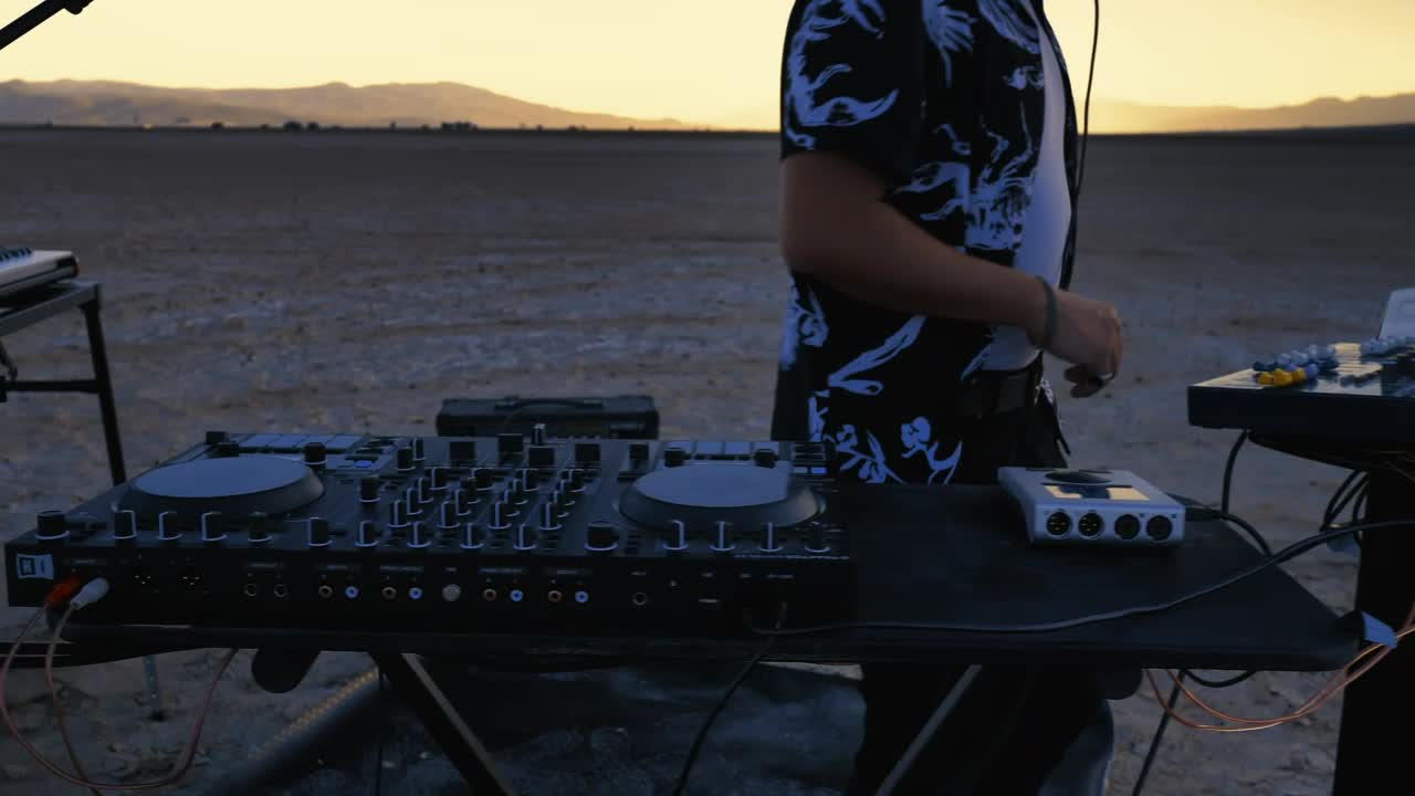 Download Stock Video Dj Mixing Music In The Middle Of A Big Desert Live Wallpaper For PC