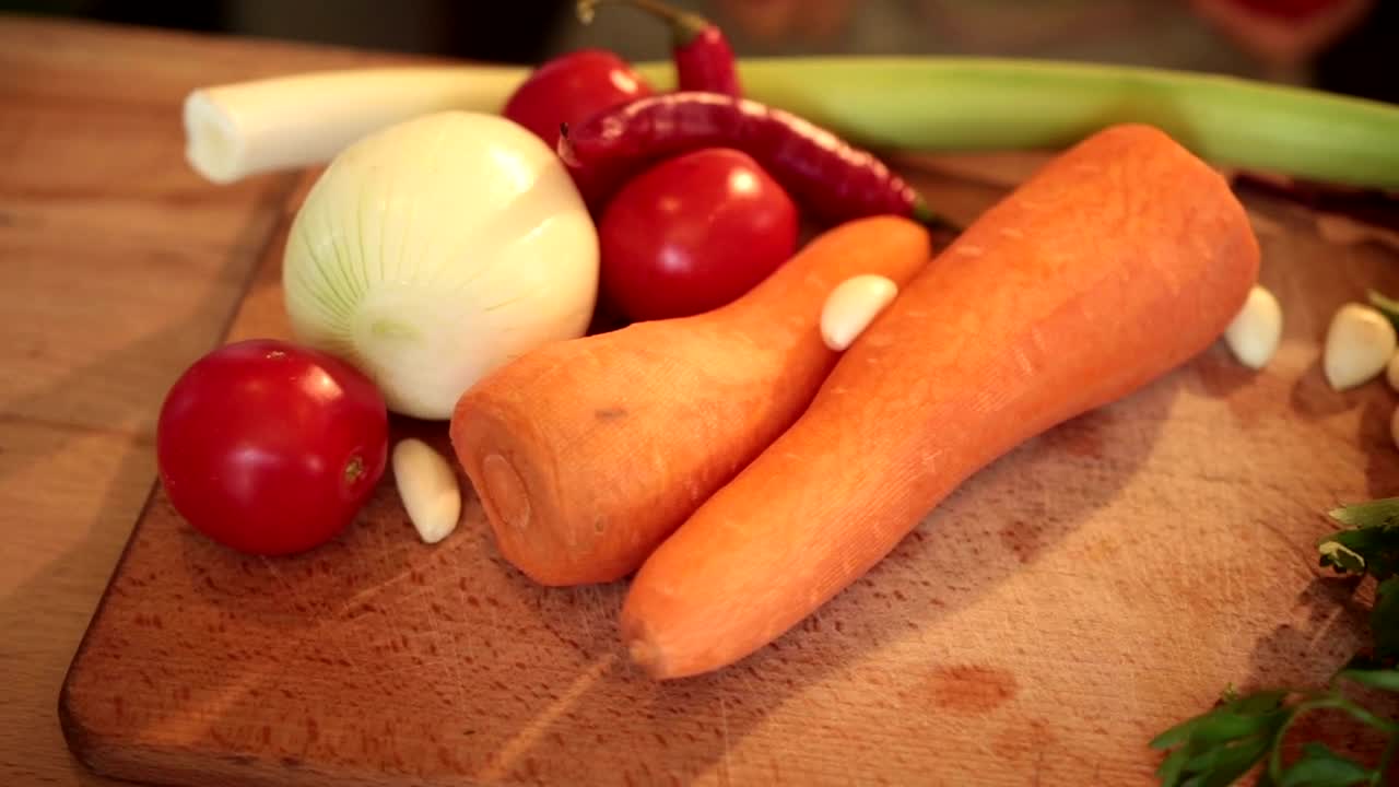 Download Stock Video Fresh Vegetables On A Chopping Board Live Wallpaper For PC