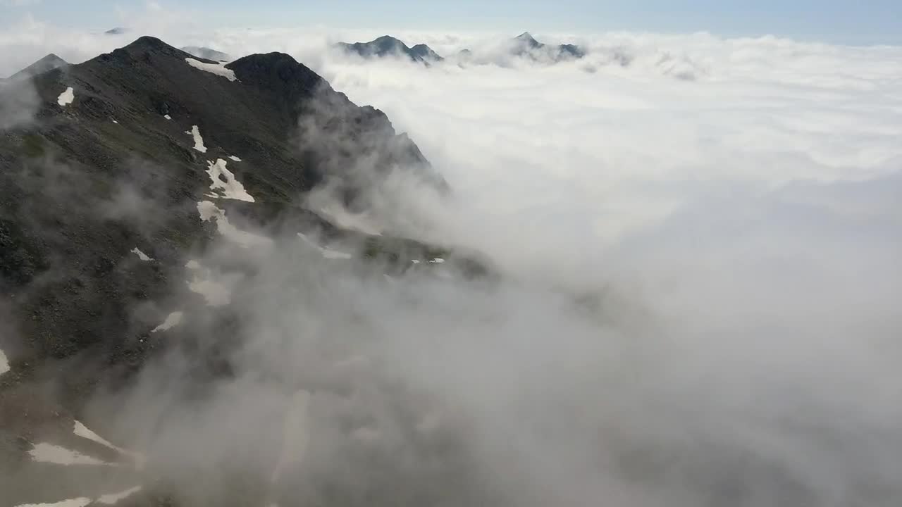 Download Stock Video Flying Over A Cloudy Mountain Range Live Wallpaper For PC