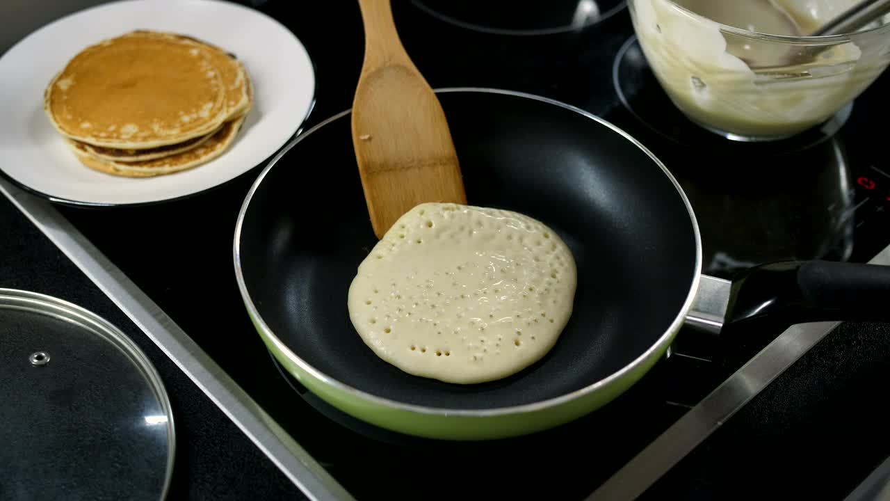 Download Stock Video Flipping A Pancake On A Stove Live Wallpaper For PC