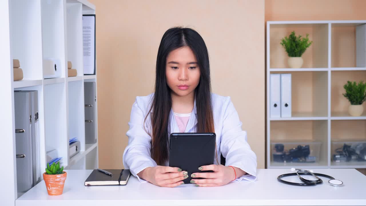 Download Stock Video Female Doctor Talking On A Video Call Live Wallpaper For PC