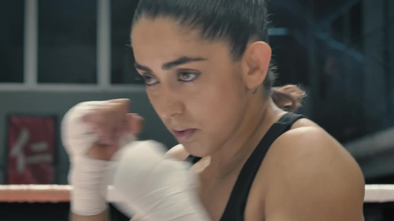 Download Stock Video Female Boxer Training On The Ring Live Wallpaper For PC