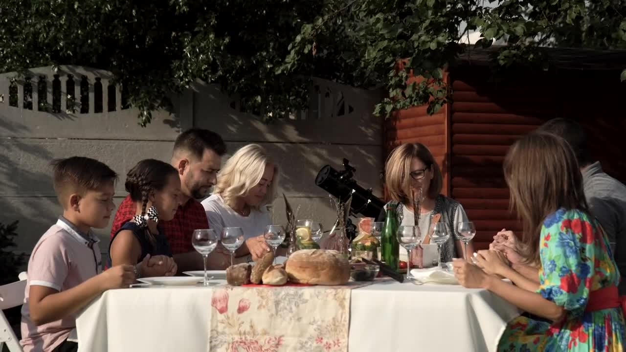 Download Stock Video Family In A Table Outdoors Praying Before The Meal Live Wallpaper For PC