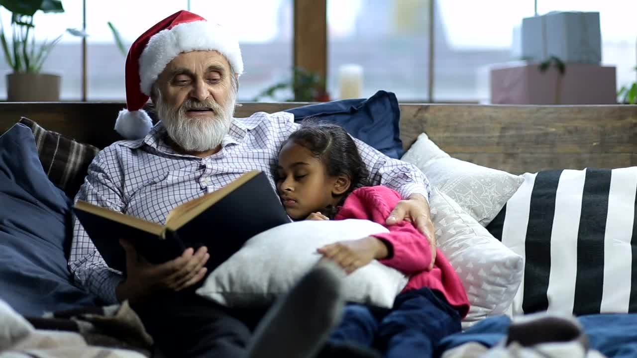 Download Stock Video Grandpa Reading A Book Live Wallpaper For PC