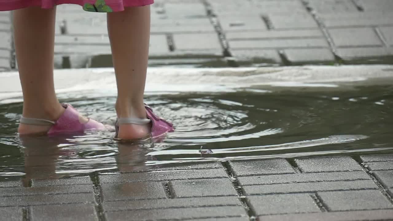 Download Stock Video Girls Feet On The Puddle Live Wallpaper For PC