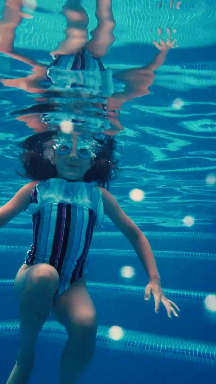 Download Stock Video Girl Underwater In A Pool Live Wallpaper For PC