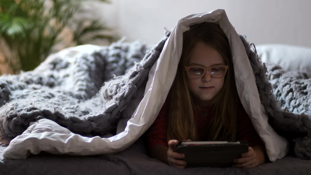 Download Stock Video Girl Playing With A Tablet Under A Blanket Live Wallpaper For PC