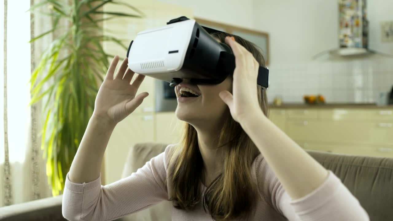 Download Stock Video Girl Explores Virtual Reality Live Wallpaper For PC