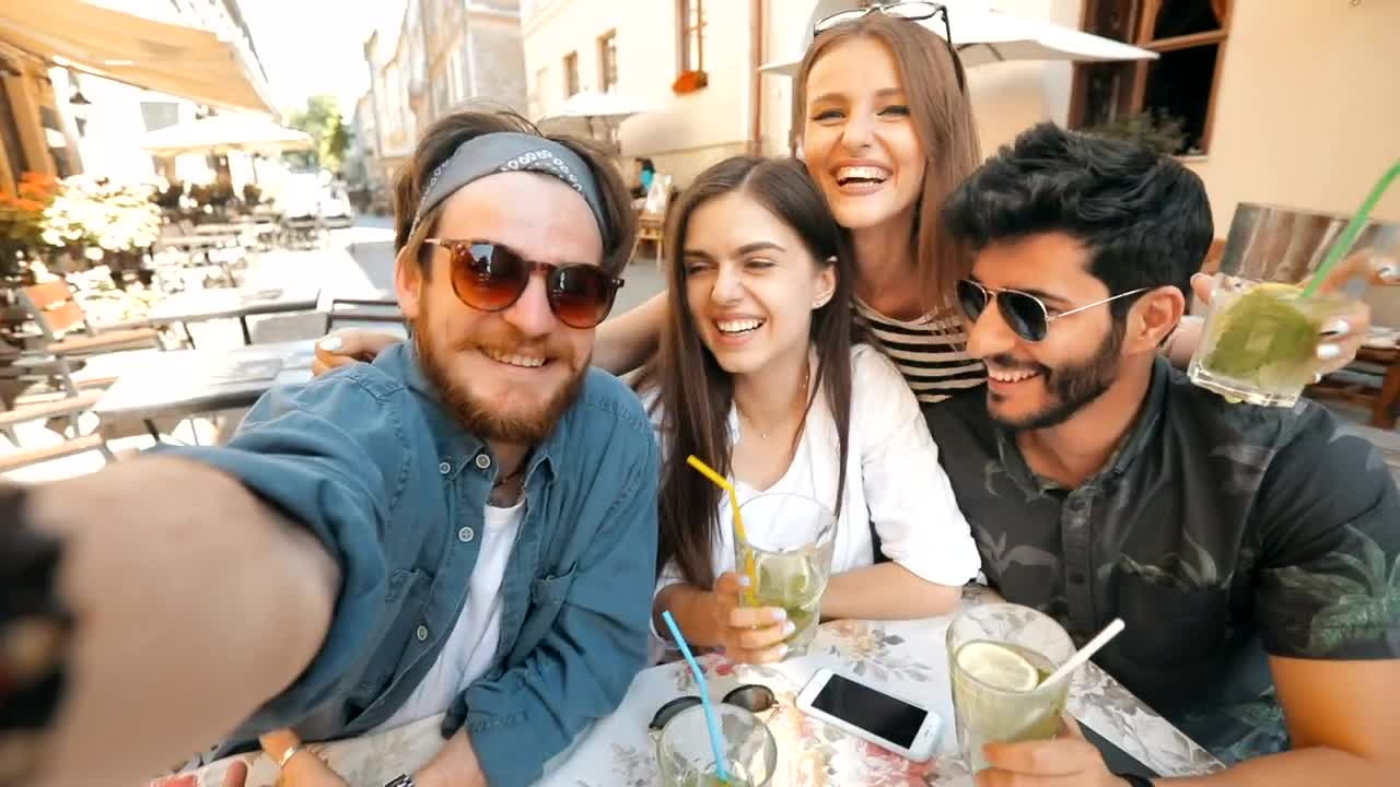 Download Stock Video Friends Taking Social Media Selfie On Holiday Live Wallpaper For PC