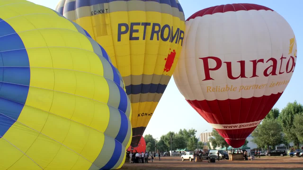 Download Stock Video Hot Air Balloons Getting Ready To Take Off Animated Wallpaper