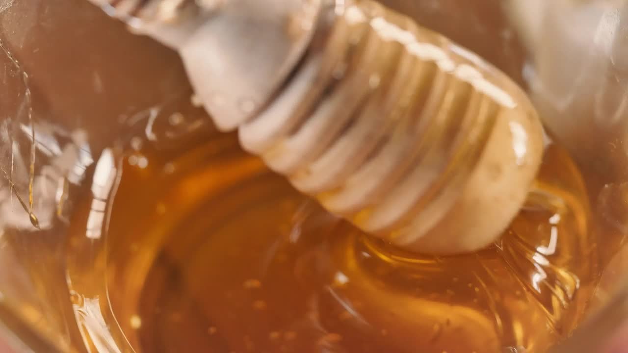 Download Stock Video Honey Dipper Coming Out Of A Glass Vase With Honey Animated Wallpaper