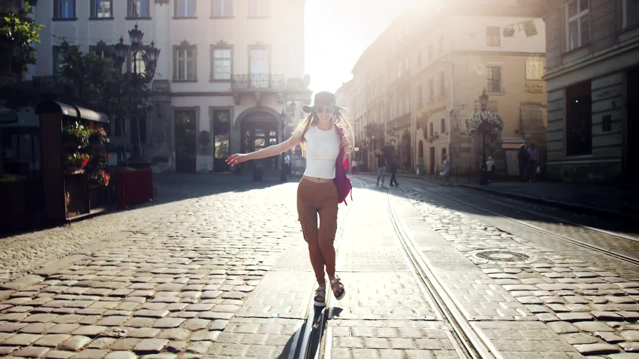 Download Stock Video Happy Woman Enjoying A Walk In The City Animated Wallpaper