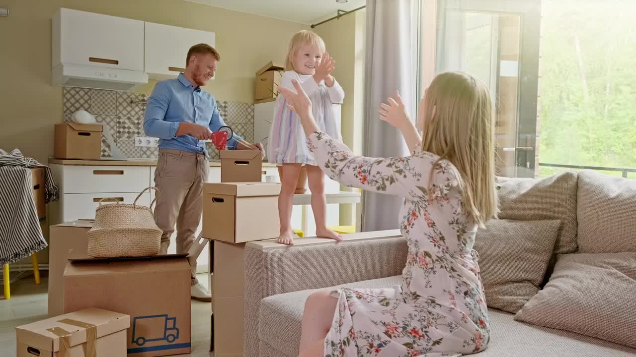 Download Stock Video Happy Family Packing To Move Animated Wallpaper