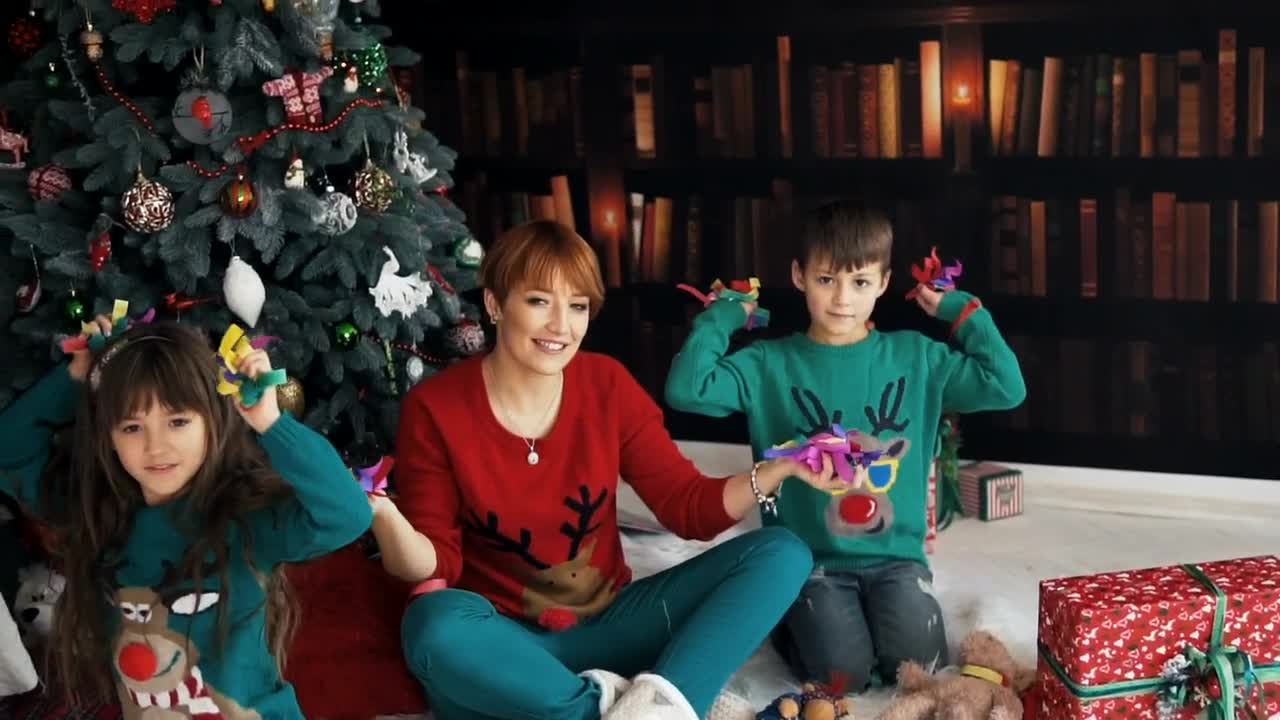 Download Stock Video Happy Family Celebrating Christmas Animated Wallpaper