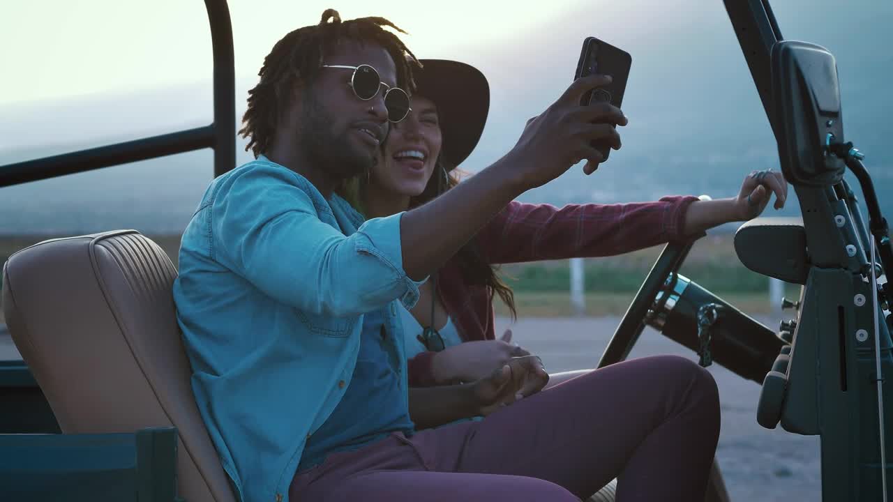 Download Stock Video Man And Woman Taking Selfies During A Road Trip Animated Wallpaper