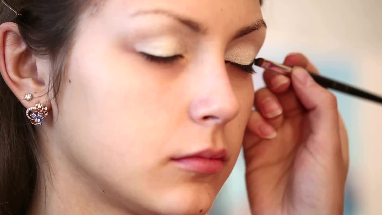 Download Stock Video Makeup Artist Working On A Woman Animated Wallpaper