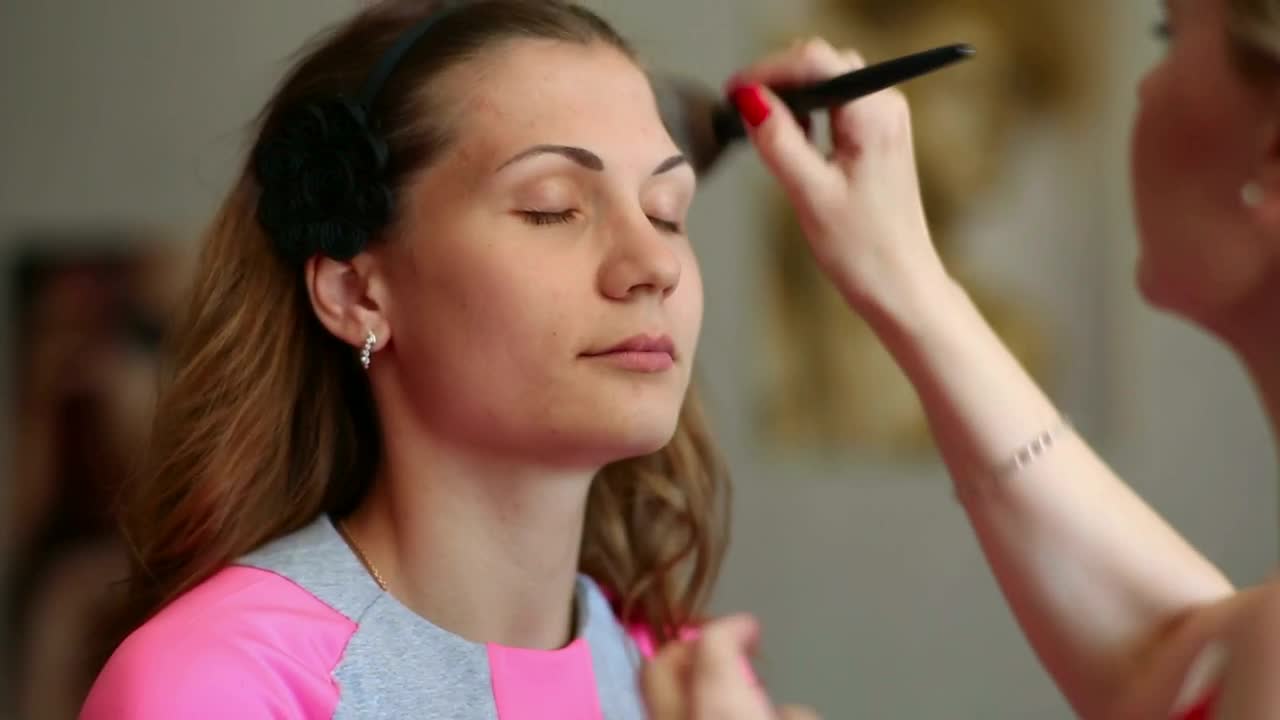 Download Stock Video Makeup Artist Using A Brush On A Woman Animated Wallpaper