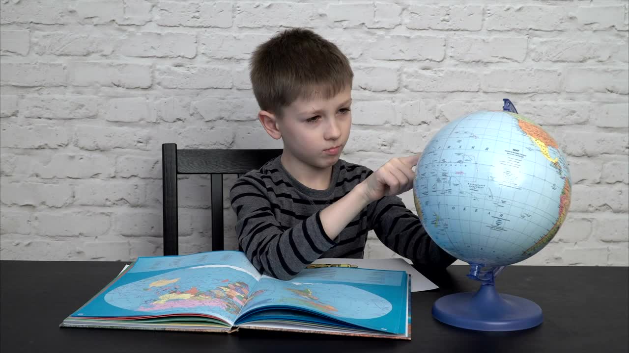 Download Stock Video Looking At A Globe Animated Wallpaper