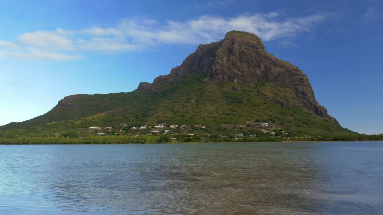 Download Stock Video Le Morne Brabant From The Ocean Animated Wallpaper