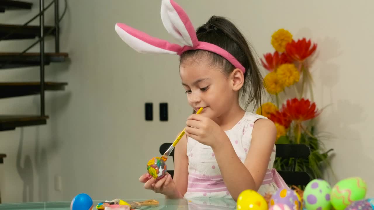 Download Stock Video Mother Helps Her Daughter Prepare Easter Egg Animated Wallpaper