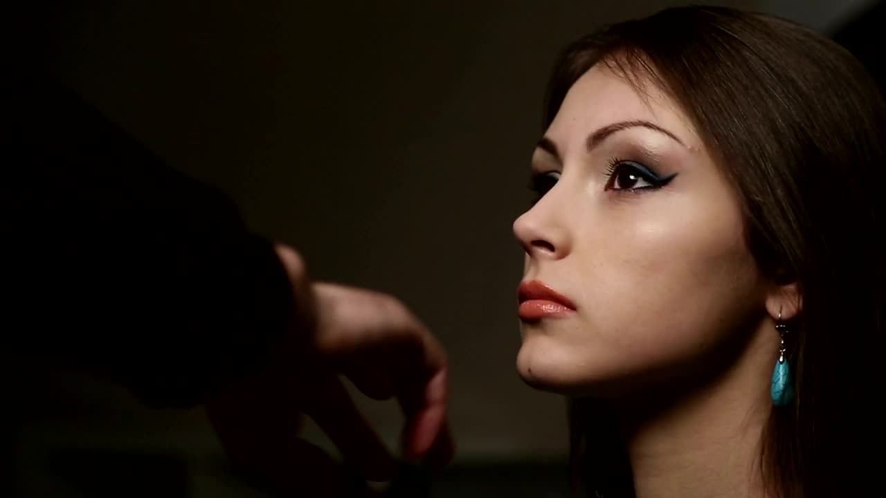 Download Stock Video Model Getting Her Makeup Don Animated Wallpaper