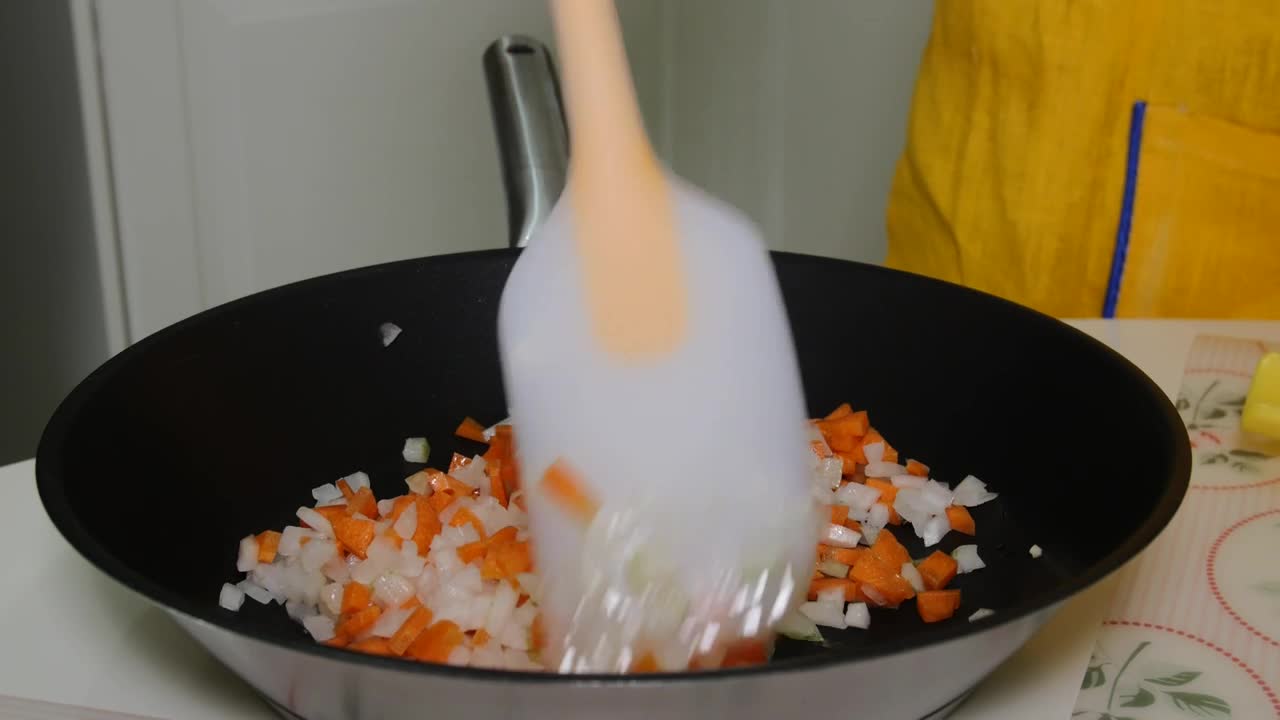 Download Stock Video Mixing Chopped Vegetables In A Frying Pa Animated Wallpaper