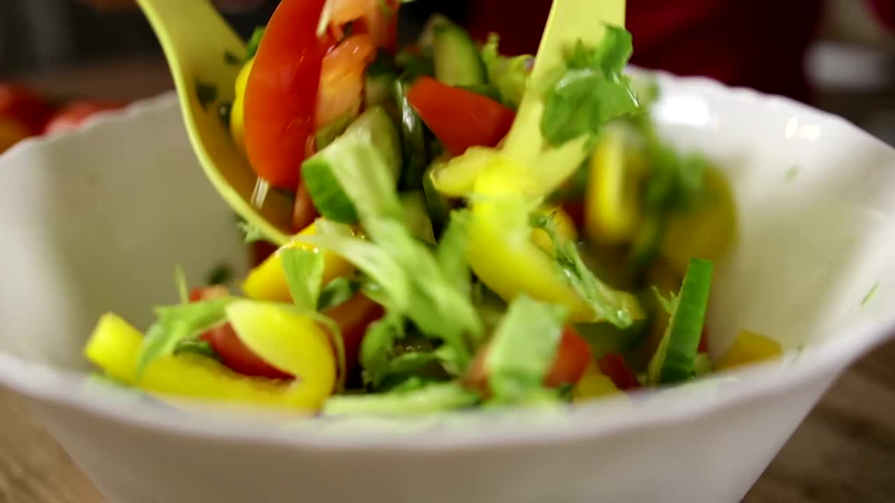 Download Stock Video Mixing A Fresh Salad With Oi Animated Wallpaper