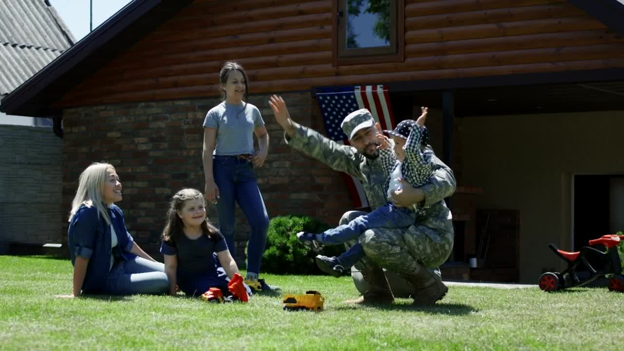 Download Stock Video Military Man And His Family In The Garde Animated Wallpaper