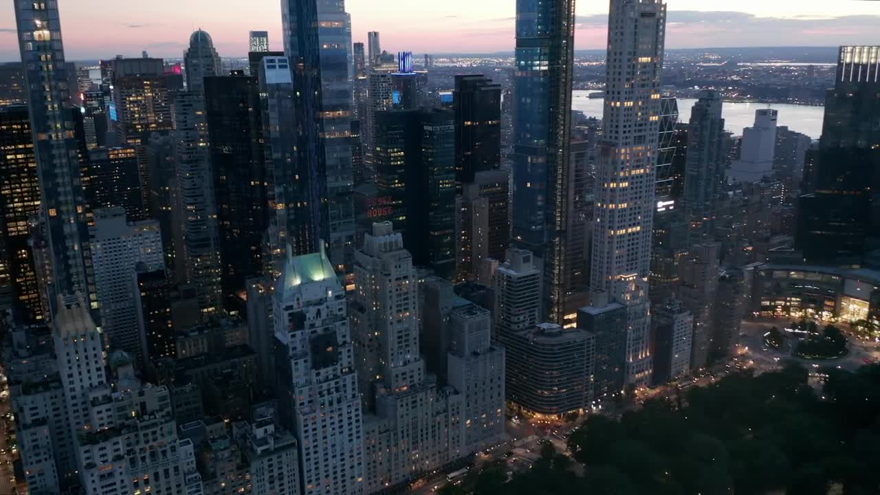 Download Stock Video Many Skyscrapers Next To Central Par Animated Wallpaper