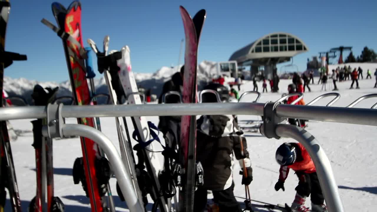 Download Stock Video Mountain Ski Equipment Live Wallpaper