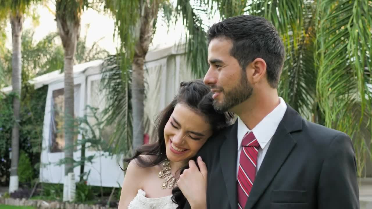 Download Stock Video Newlyweds Smiling Live Wallpaper