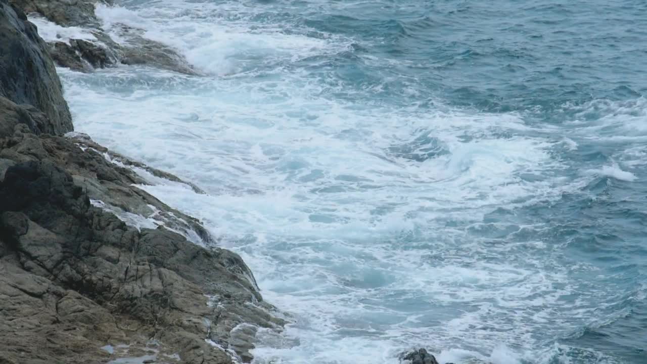 Download Stock Video Ocean Waves Crashing At The Cliff Live Wallpaper