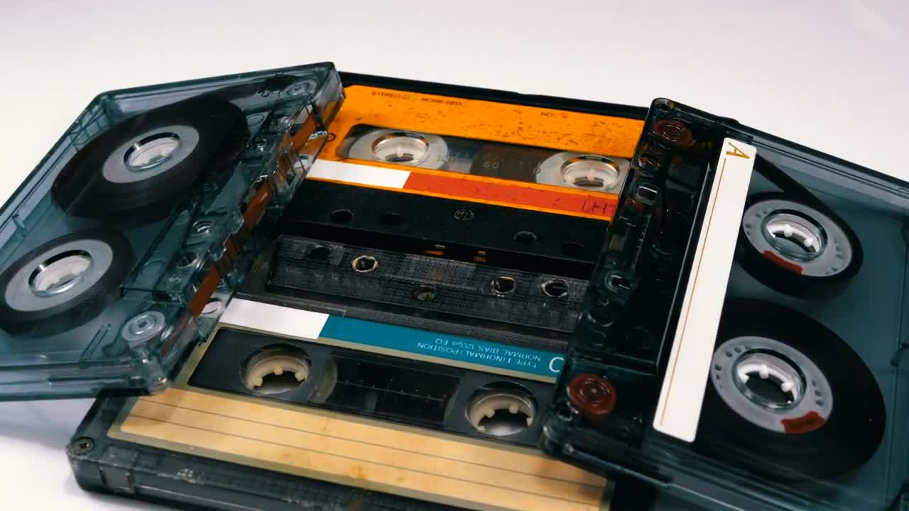 Download Stock Video Old Audio Cassettes Spinning Live Wallpaper