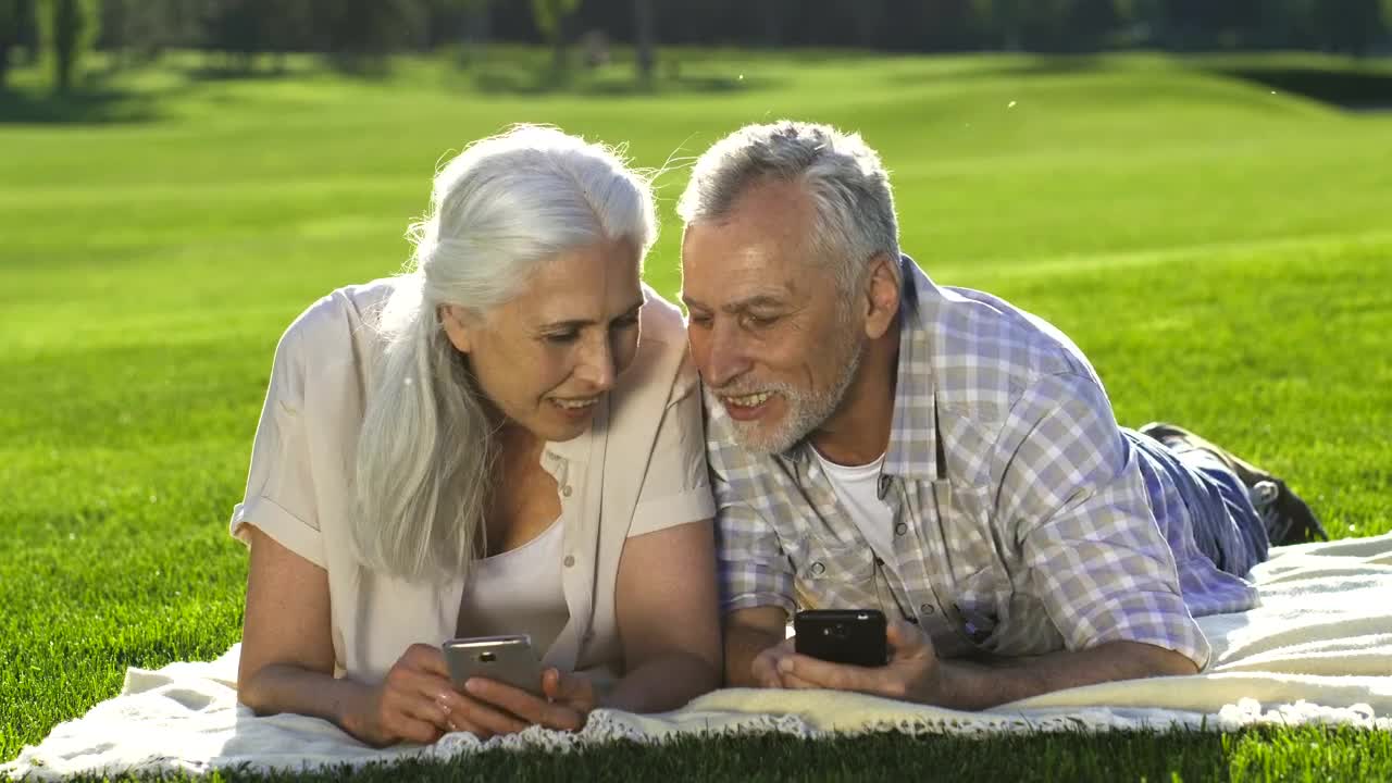 Download Stock Video Older Couple With Their Cellphones Live Wallpaper