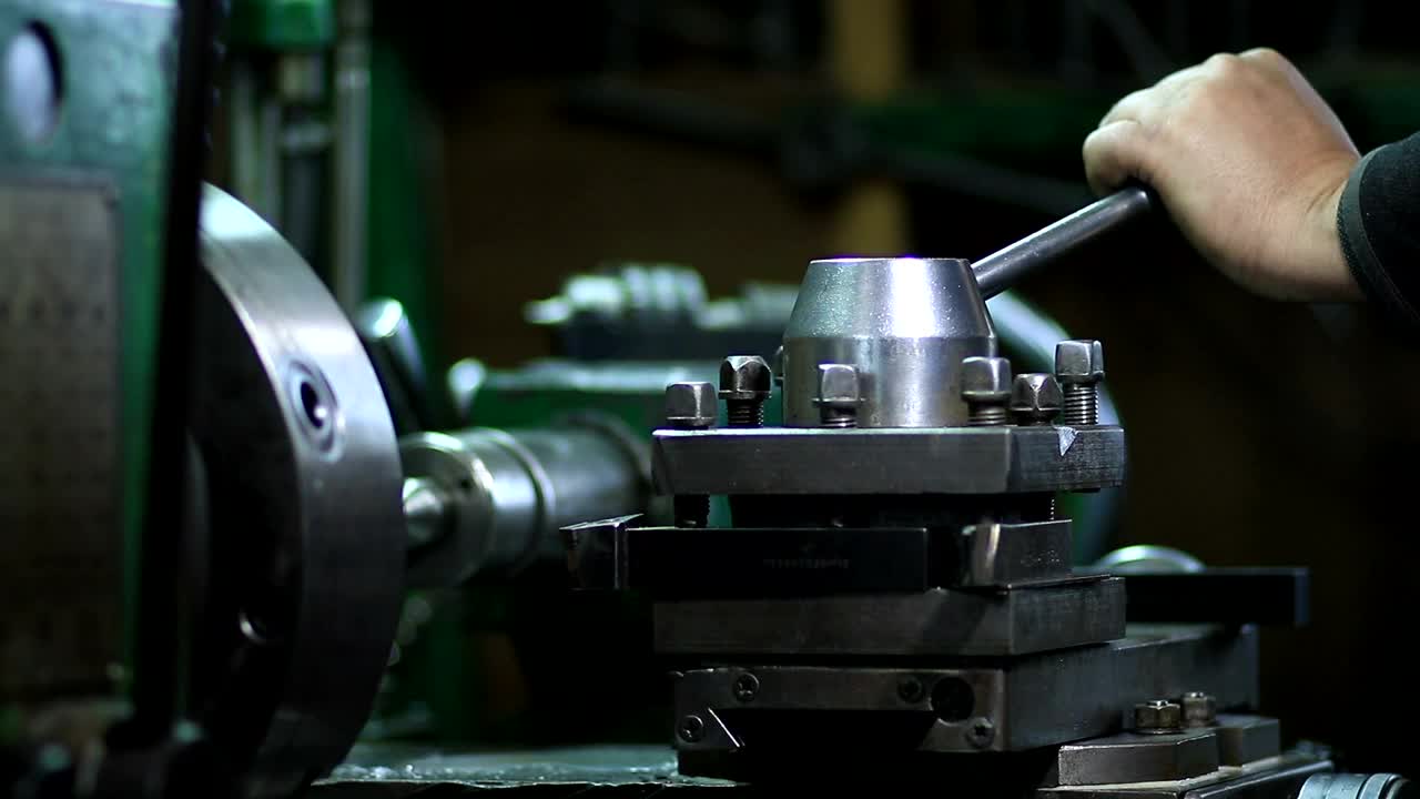 Download Stock Video Operating A Lathe Live Wallpaper