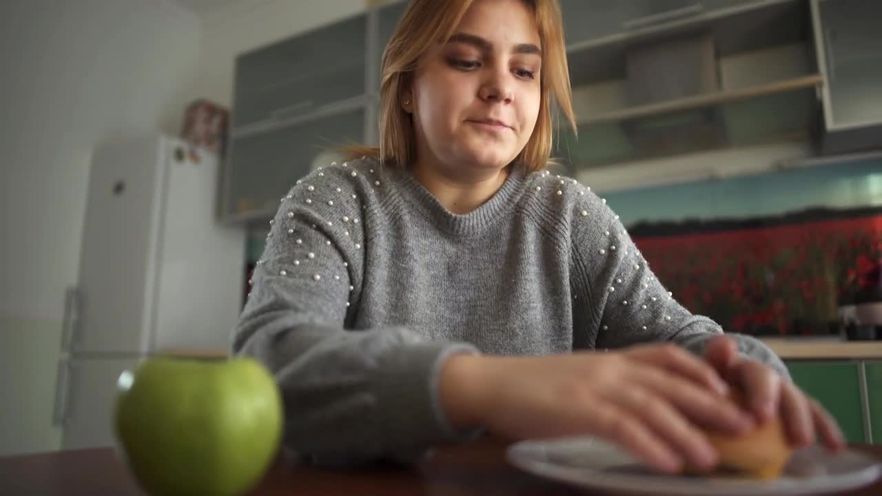 Download Stock Video Overweight Woman Chooses Apple Over Cheeseburger Live Wallpaper