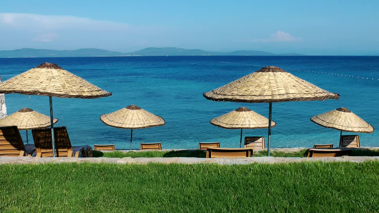 Download Stock Video Paradise Beach With Lounge Chairs And Umbrellas Live Wallpaper