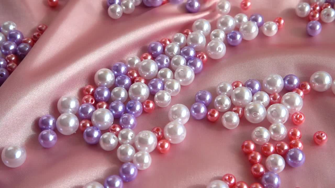 Download Stock Video Pearls On Silk Live Wallpaper