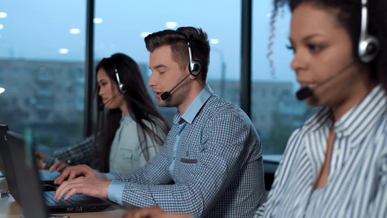 Download Stock Video People Working In A Call Center Live Wallpaper