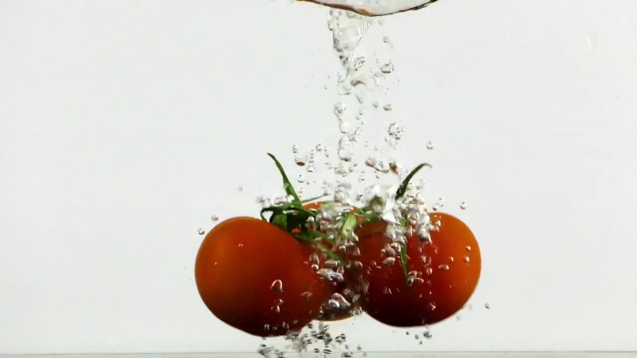 Download Video Stock Red Tomatoes Submerging In Water Live Wallpaper Free