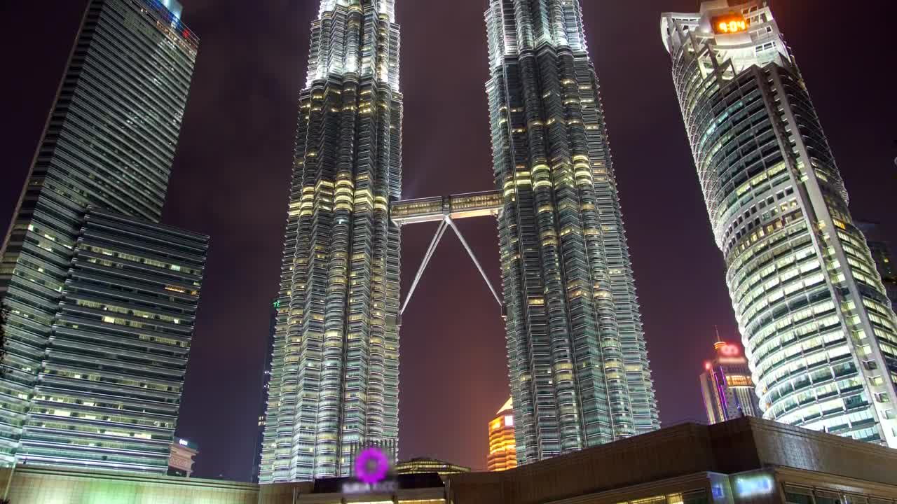 Download Video Stock Petronas Twin Towers At Night Live Wallpaper Free