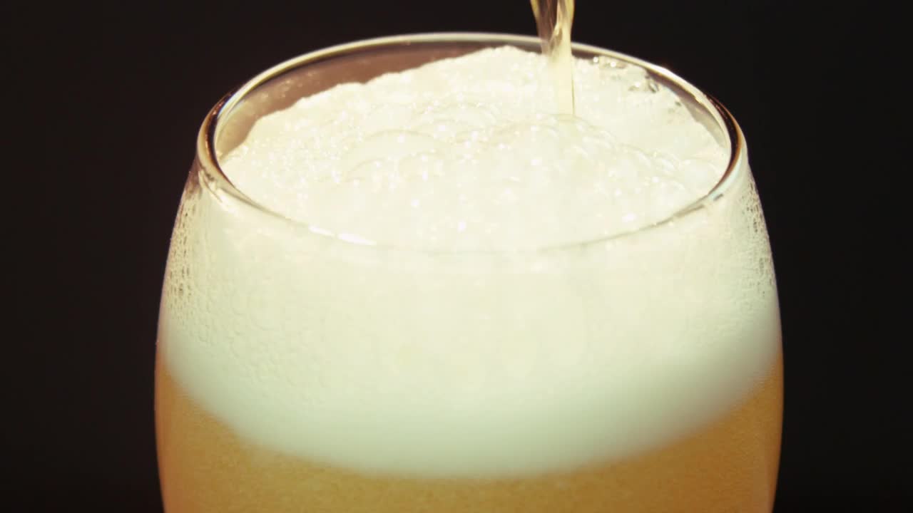 Download Video Stock Pouring Beer With Lots Of Foam Live Wallpaper Free