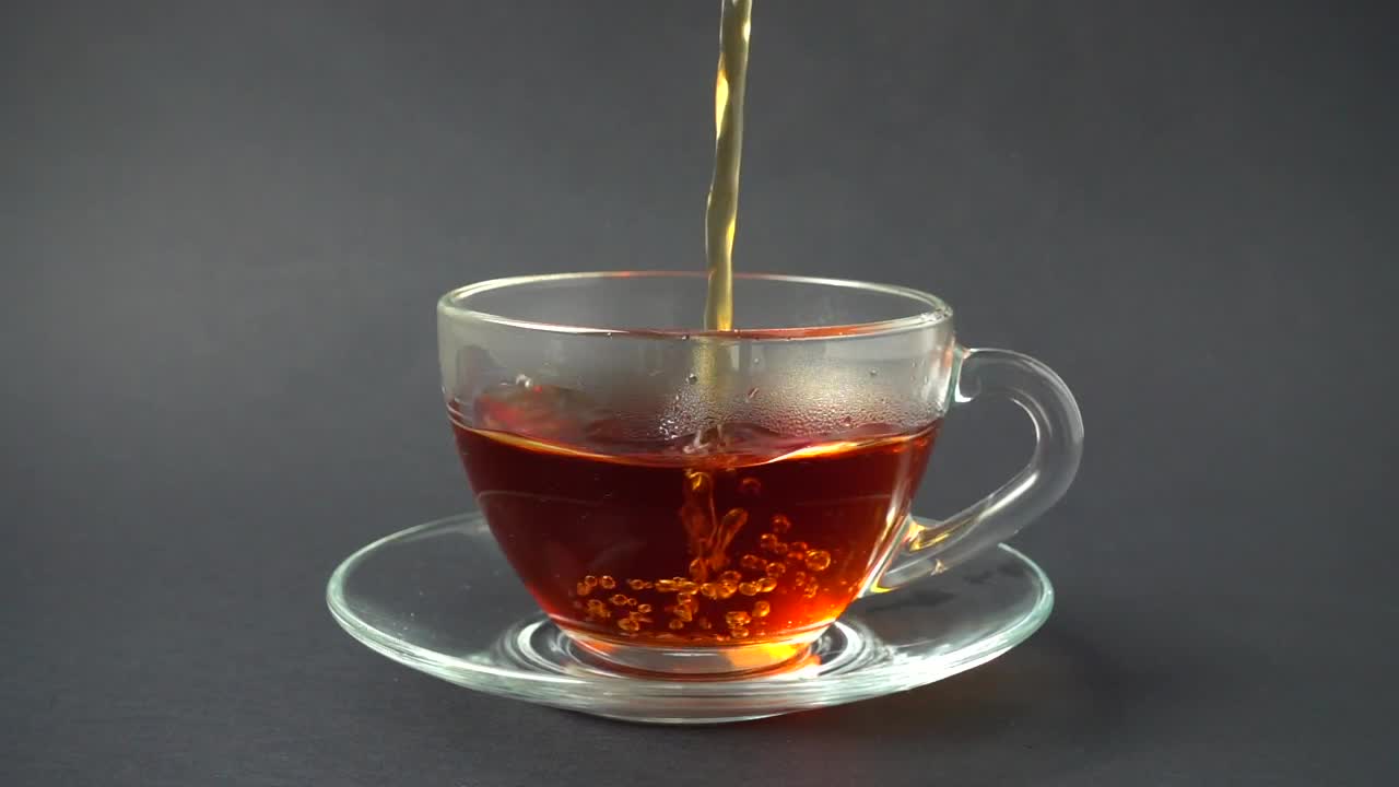 Download Video Stock Pouring Tea In A Glass Cup Live Wallpaper Free