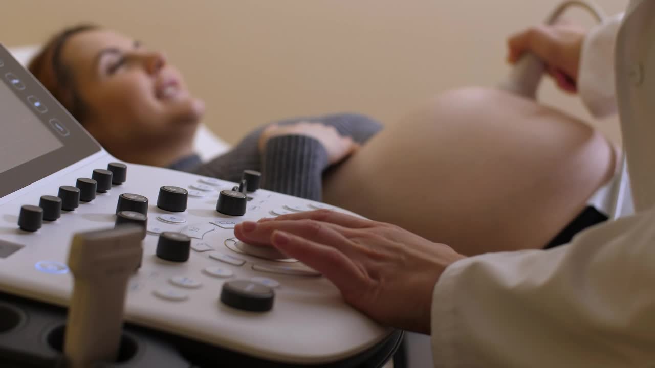 Download Video Stock Pregnant Woman Having An Ultrasound 6061Live Wallpaper Free