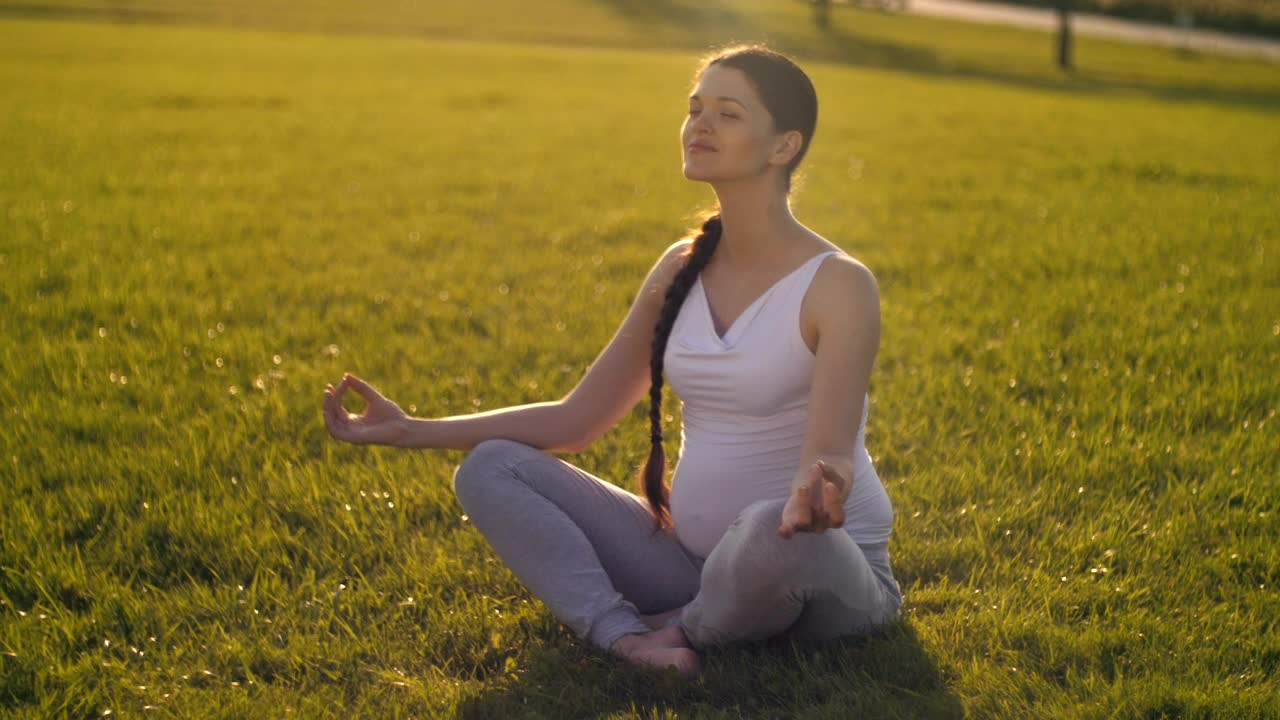 Download Video Stock Pregnant Woman Meditating Outdoor Live Wallpaper Free