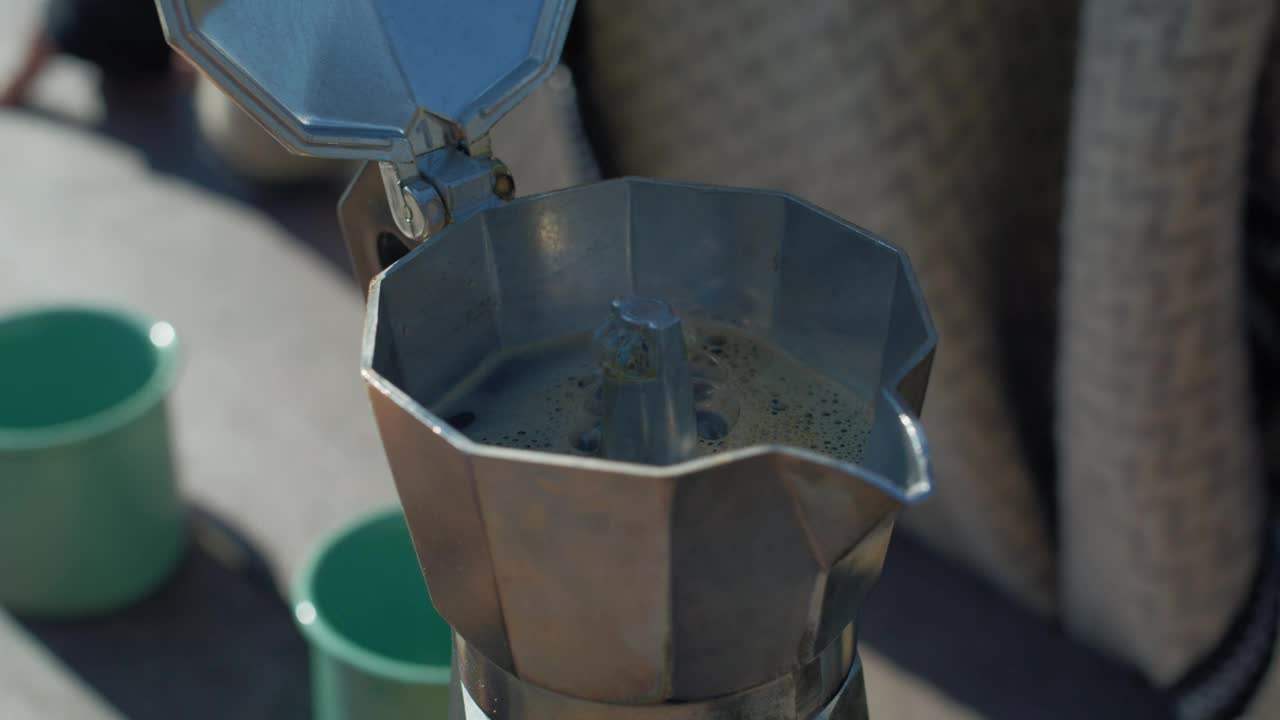 Download Video Stock Preparing Coffee In A Camp Live Wallpaper Free