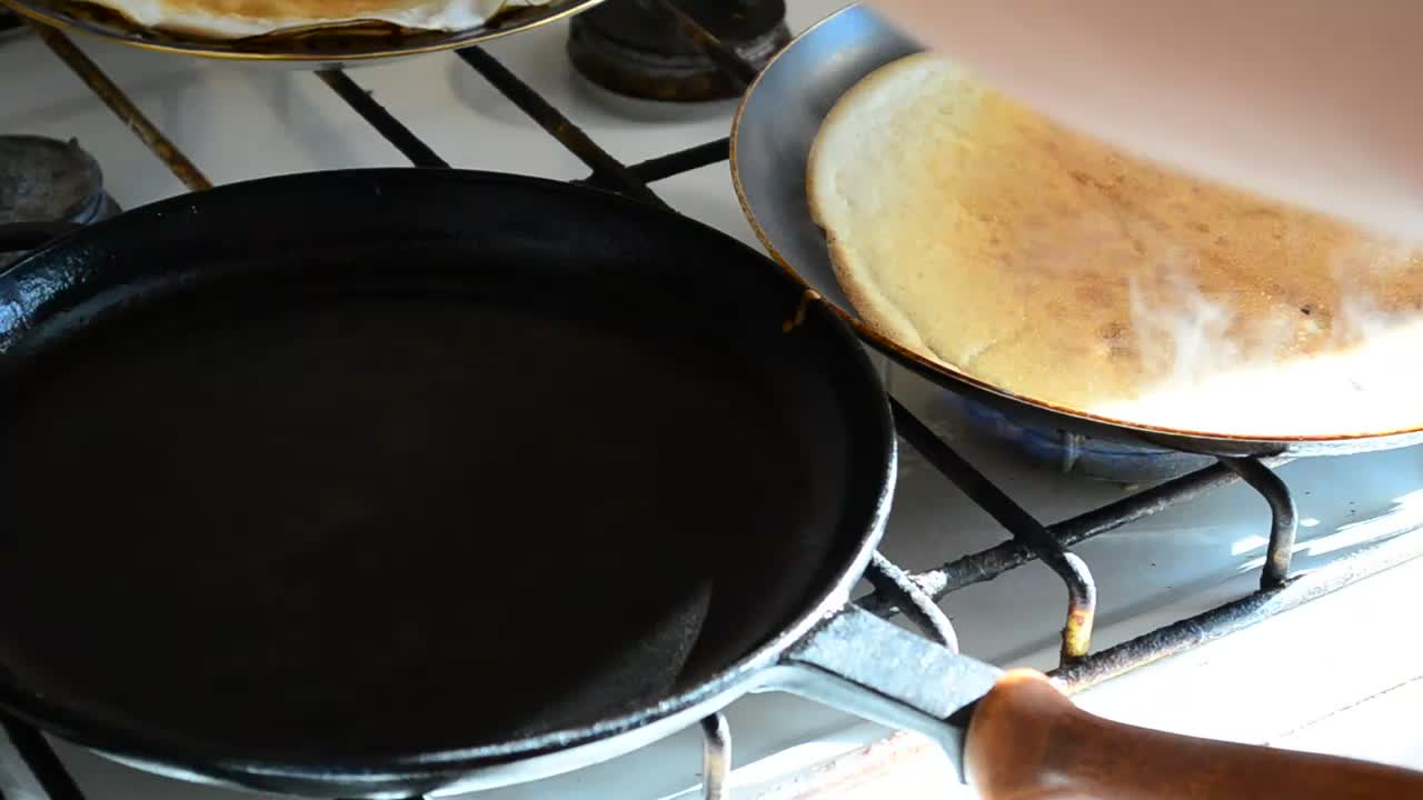 Download Video Stock Preparing Crepes On A Stove Live Wallpaper Free