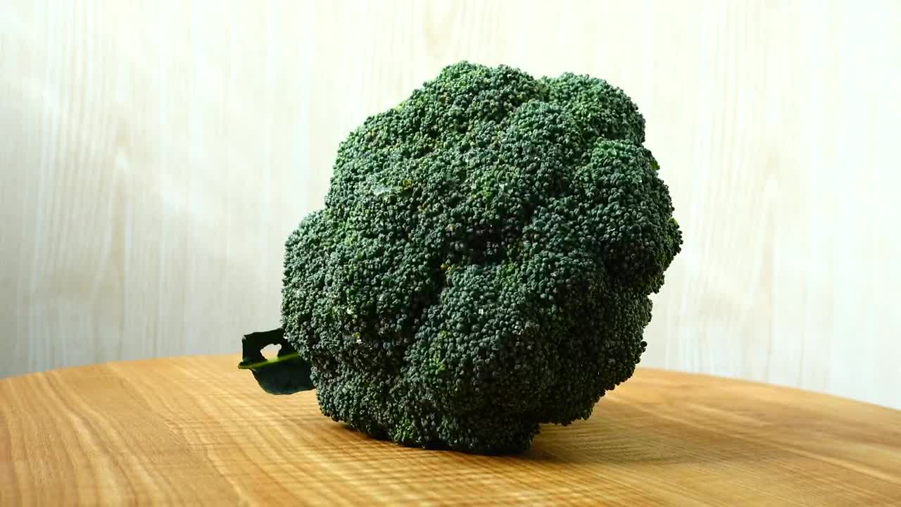 Download Video Stock Presentation Of A Spinning Broccoli Live Wallpaper Free