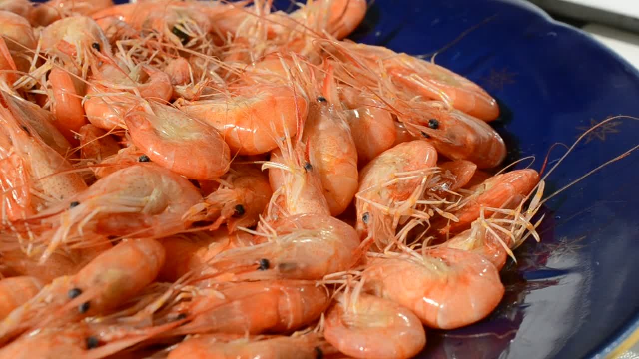 Download Free Stock Video Shrimp Ready For Cooking Live Wallpaper