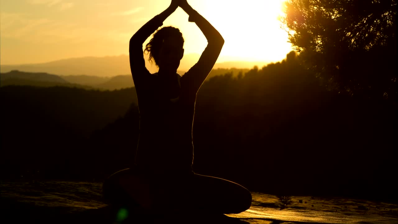 Download Free Stock Video Silhouette Of A Woman Doing Yoga At Sunset Live Wallpaper